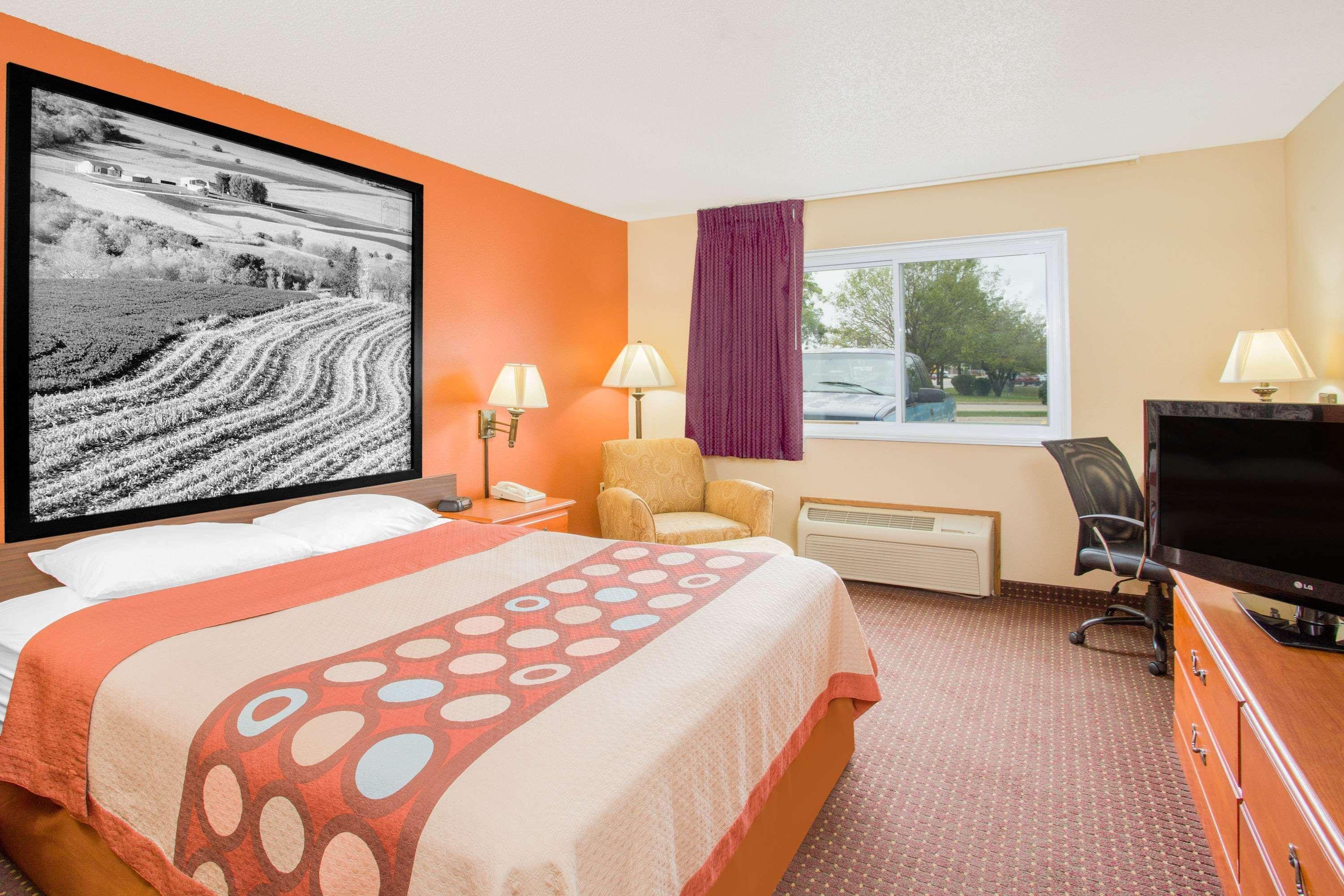 Super 8 By Wyndham Waverly Ngoại thất bức ảnh