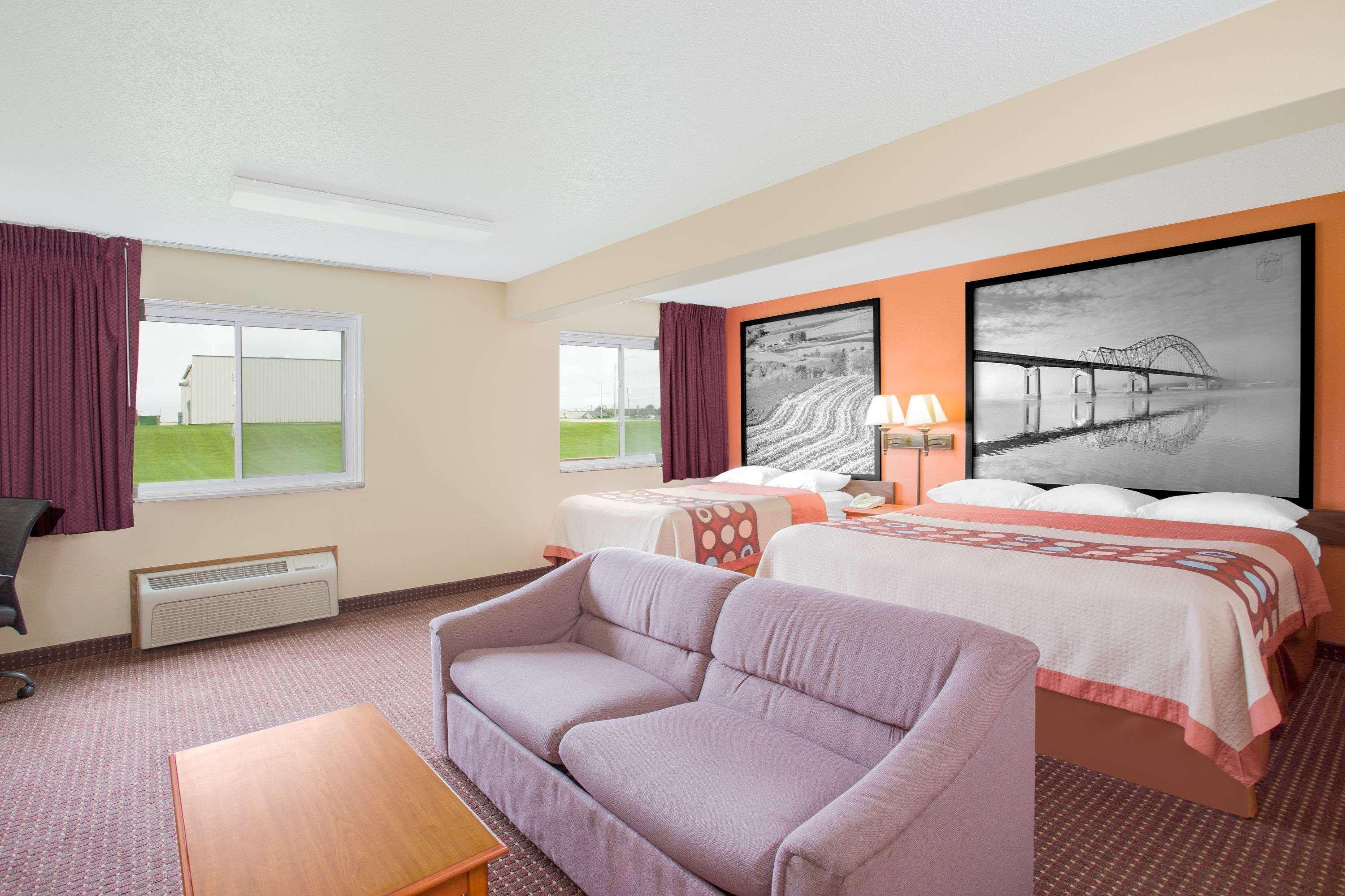 Super 8 By Wyndham Waverly Ngoại thất bức ảnh