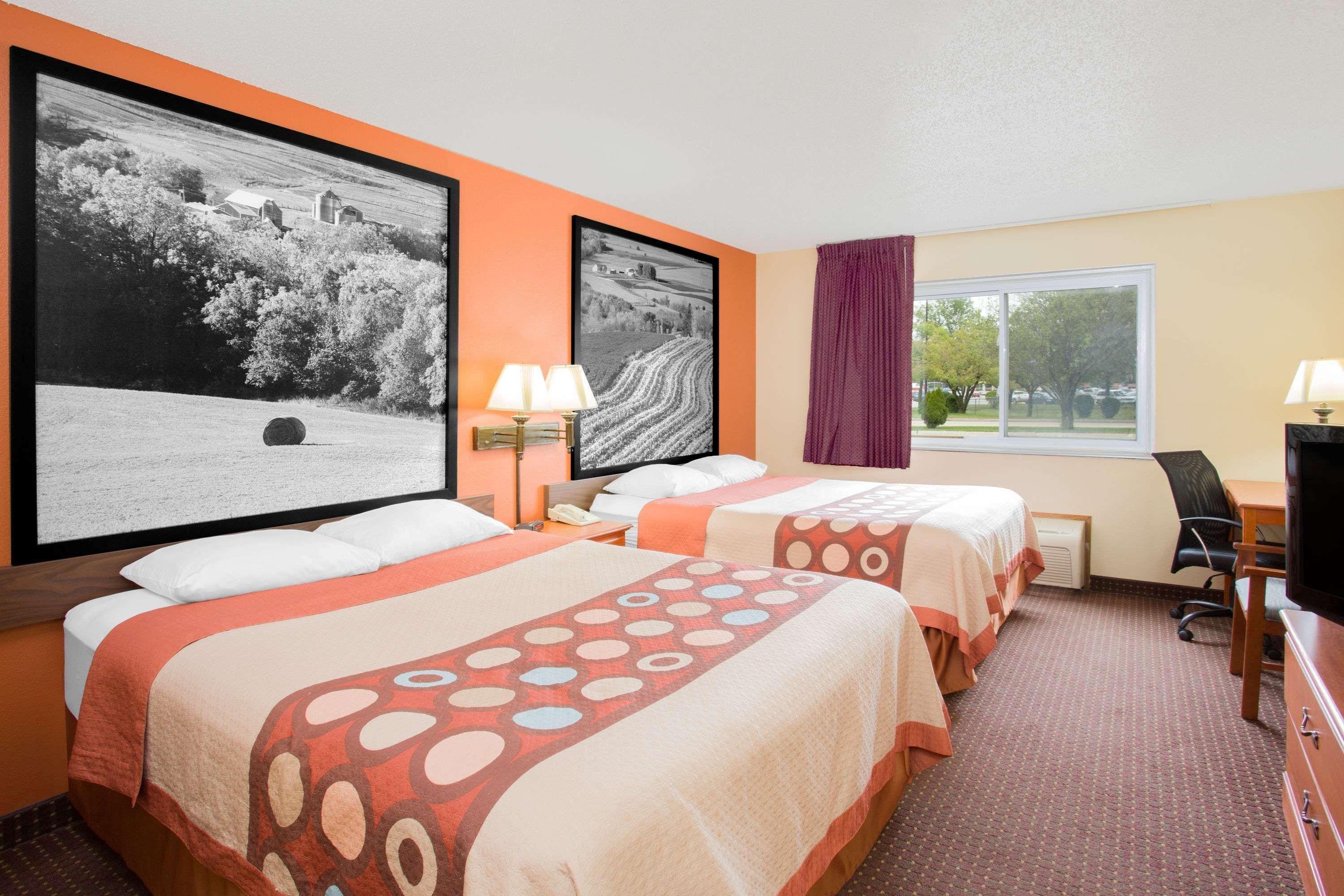 Super 8 By Wyndham Waverly Ngoại thất bức ảnh
