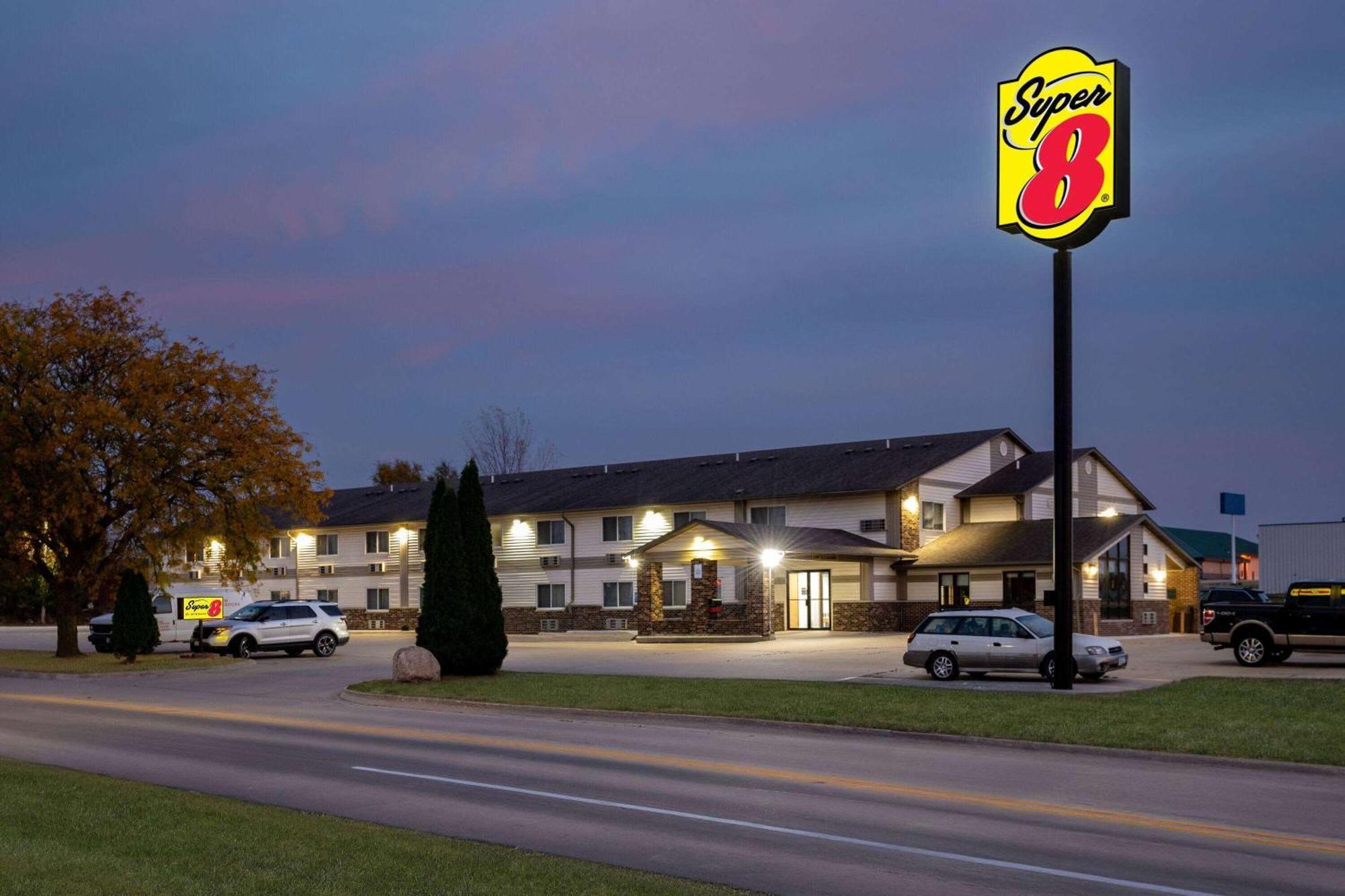 Super 8 By Wyndham Waverly Ngoại thất bức ảnh