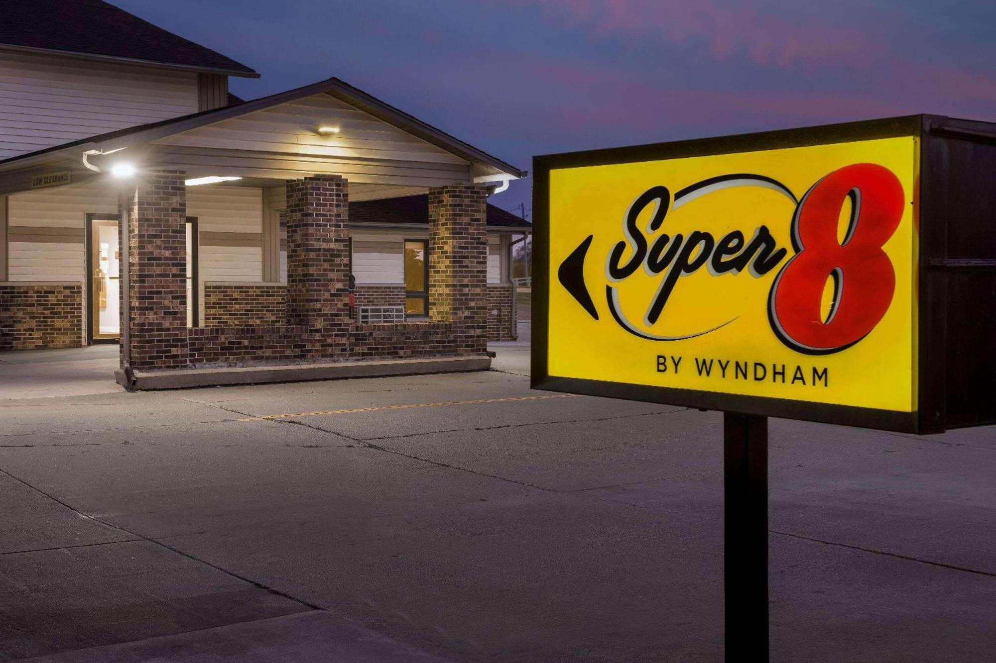 Super 8 By Wyndham Waverly Ngoại thất bức ảnh